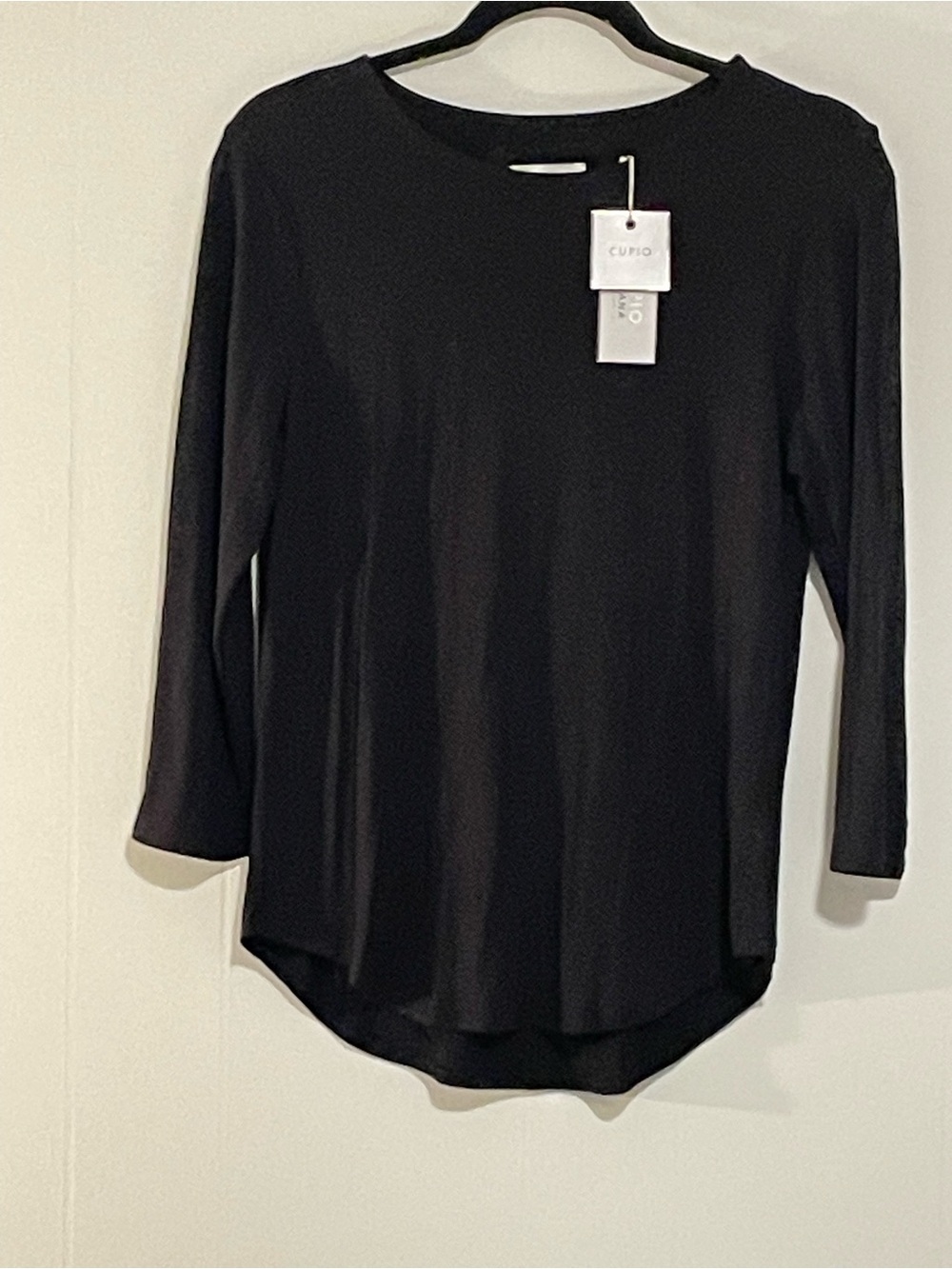 Cupio Black Long-Sleeve Scoop Neck Top